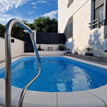 Apartman Marcelina 1 With Private Pool Трогир Екстериор снимка