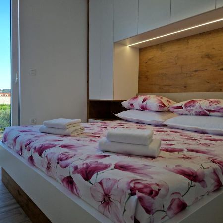 Apartman Marcelina 1 With Private Pool Трогир Екстериор снимка