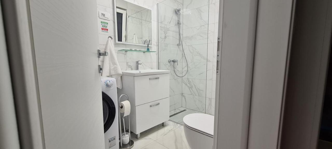 Apartman Marcelina 1 With Private Pool Трогир Екстериор снимка