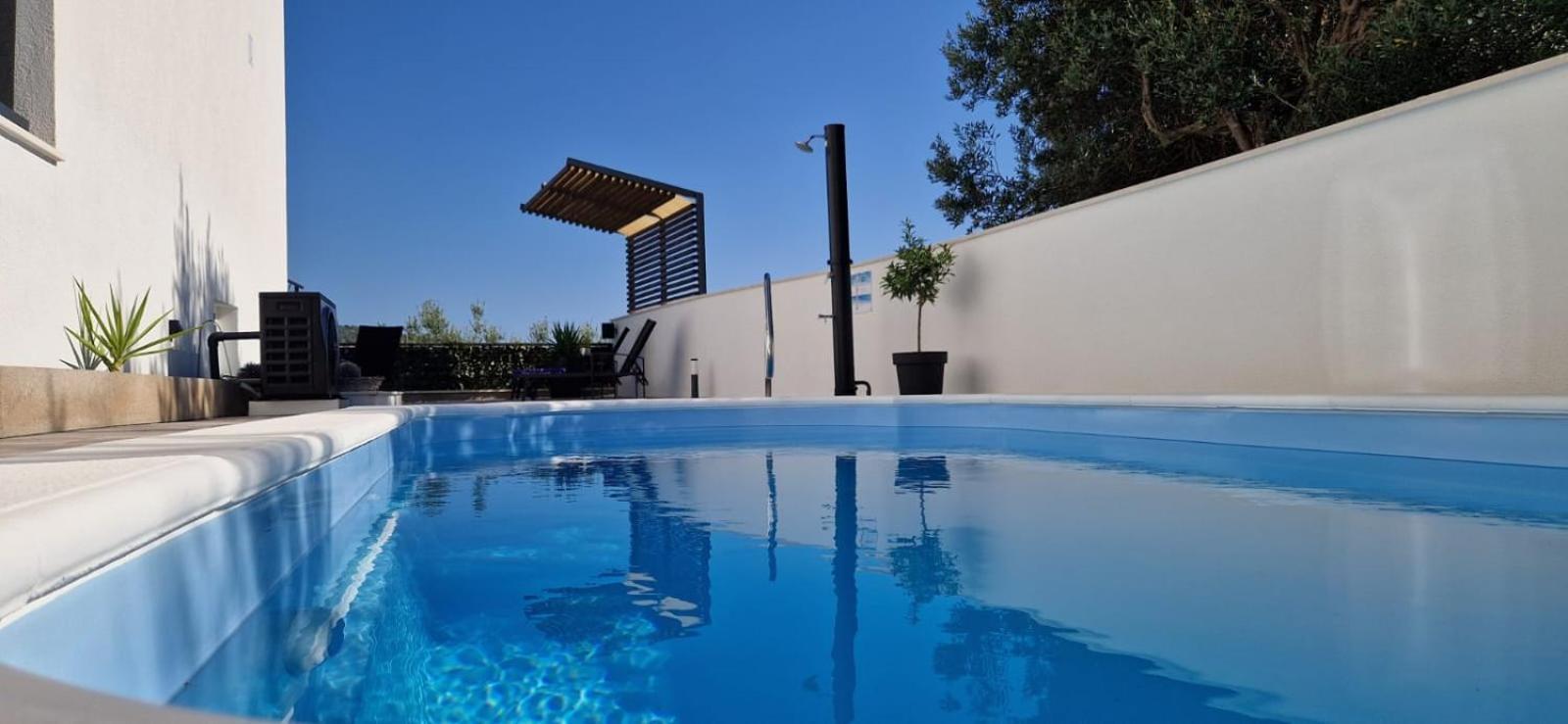 Apartman Marcelina 1 With Private Pool Трогир Екстериор снимка
